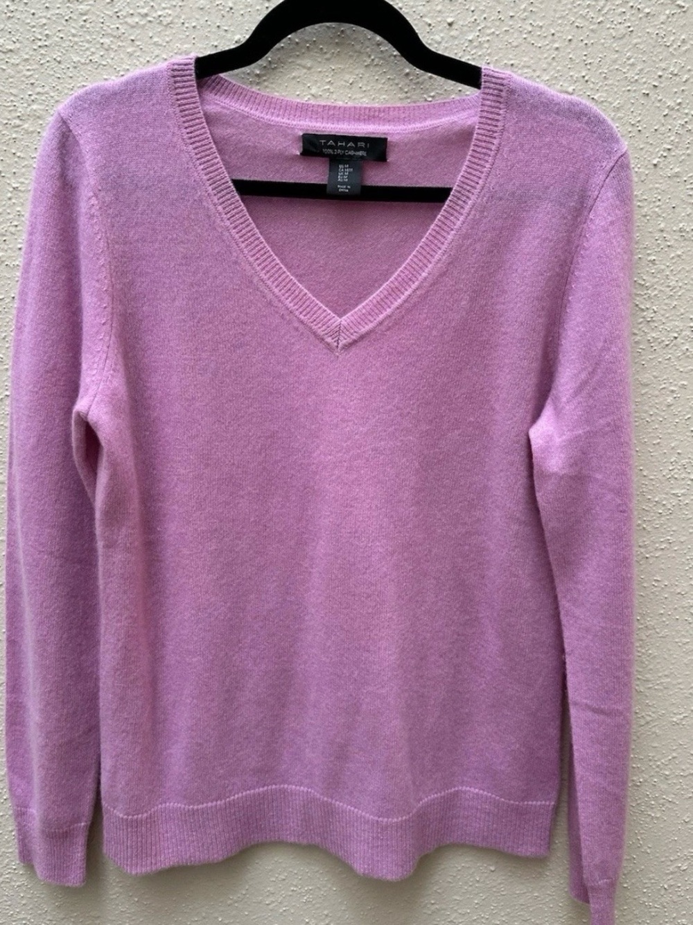 Tahari 100% 2-ply Cashmere Women’s Size Medium Sweater V-Neck Pink Purple Luxury